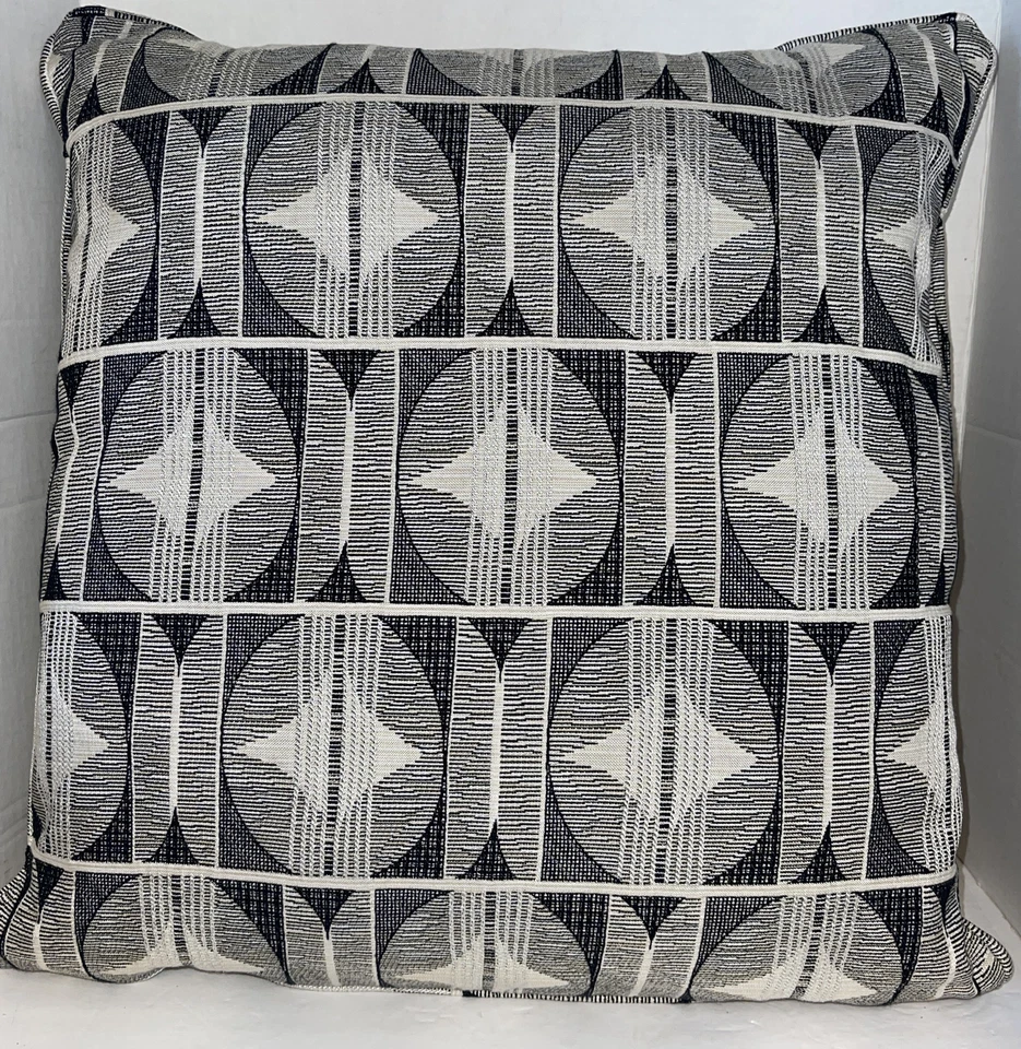 Almohada Contemporánea Gris Blanco Negro Geométrica Con Cremallera Para Limpiar 20 X 20 Foto 1 de 4