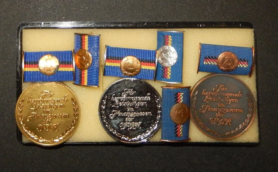 3 DDR Medaillen  1.Satz - Bild 1 von 3