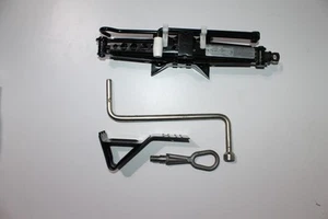 04-10 BMW E83 X3 EMERGENCY JACK / TOOL KIT OEM - Bild 1 von 3
