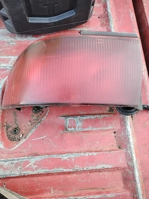 Luz trasera izquierda Mercury Sable 1993-1995 OEM Foto 1 de 3