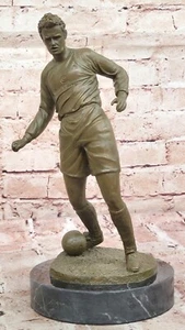 Athlet in Aktion Bronzeskulptur Statue Fußballspieler signiert Mavchi Kunstwerk - Bild 1 von 10