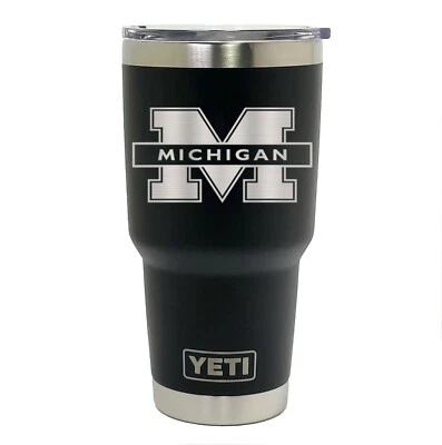 Vaso negro Michigan Wolverines YETI grabado con láser de 20 o 30 oz Foto 1 de 2