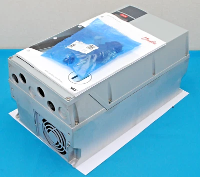 Variateur de fréquence triphasé 1,1Kw 1,5Hp DANFOSS VLT HVAC DRIVE FC102 (AX188) - Photo 1/4