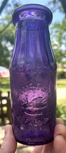 SCHÖNE AMETHYST HALBES PINT MILCHFLASCHE WEISSER ADLER BÜFFEL, NY 1910ER ÄRA L@@K - Bild 1 von 7