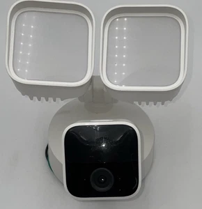 Blink Telecamera Proiettore Cablata (Nero/Bianco) 1080p HD Sirena di Sicurezza BFM00100U/UW - Foto 1 di 4
