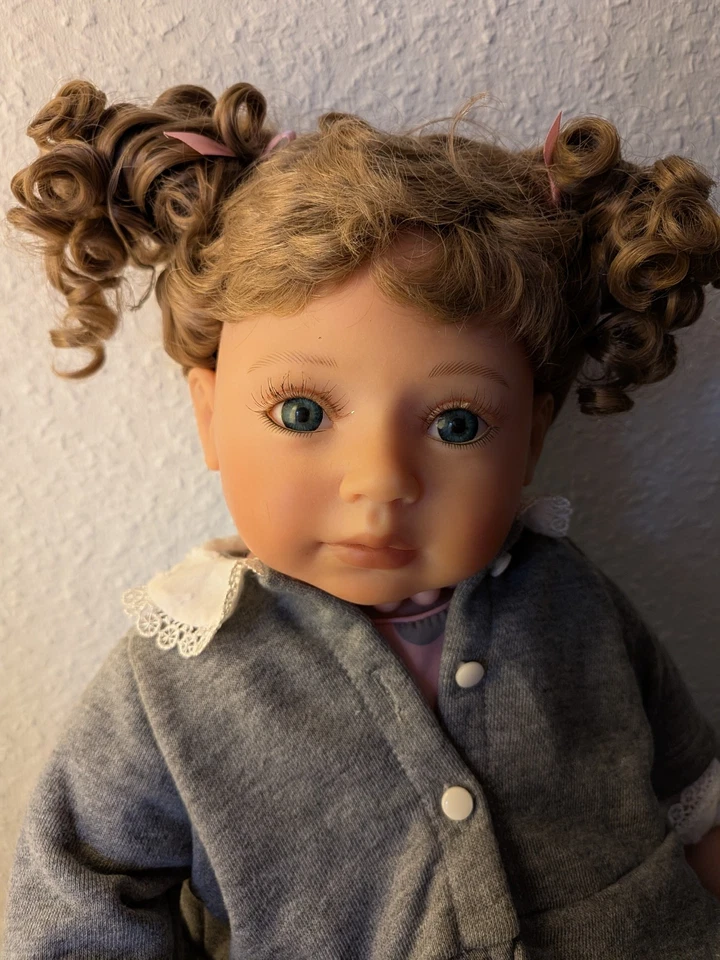 Ashton-Drake Künstler-/Sammlerpuppe /Mayra Garza  "Picture Perfect Avery"  55 cm - Bild 1 von 4