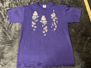 #1 VINTAGE 90ER JERZEES T-SHIRT LILA VÖGEL MIT BLUMEN GR. L LARGE - Bild 1 von 7