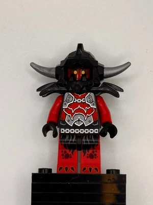 LEGO Nexo Caballeros Atacante de Ceniza con Cuernos de Plata Minifigura (nex045) Foto 1 de 2