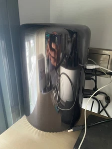 Mac Pro ( finales de 2013) 3,5GHz Intel Xeon E5 6 núcleos 32GB RAM - Bild 1 von 2