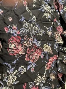 Schwarzer Rosendruck Stoff 32 x 31 Zoll - Bild 1 von 2