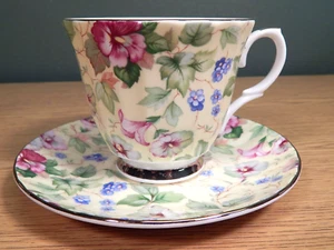 CROWN VICTORIAN STAFFORDSHIRE PORCELANA DE HUESO INGLESA TAZA Y PLATILLO FLORAL AMARILLO - Imagen 1 de 7
