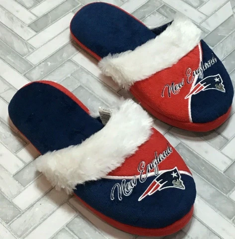 New England Patriots Football NFL Slippers Women's XL 11-12 Forever Collectibles Cover