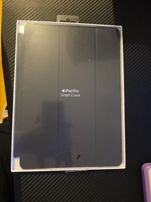 Funda Smart Cover Apple 10.5" - Gris Folio (MU7P2ZM/A) Se adapta a iPad 10.5 y 10.2 Foto 1 de 2