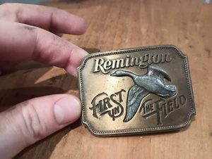 VINTAGE Remington Arms Belt Buckle Canada Goose FIRST IN THE FIELD 1980 USA MADE - Picture 1 of 3