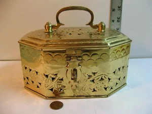 VINTAGE BRASS JEWELRY BOX/GOOD CONDITION/ORNATE/WITH CLASP FOR LOCKING/UNIQUE. - Picture 1 of 9