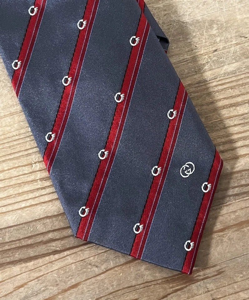 Corbata de Seda GUCCI Vintage Gris Rojo Rayas GG Hecha a Mano en Italia 53.5" L Foto 1 de 4