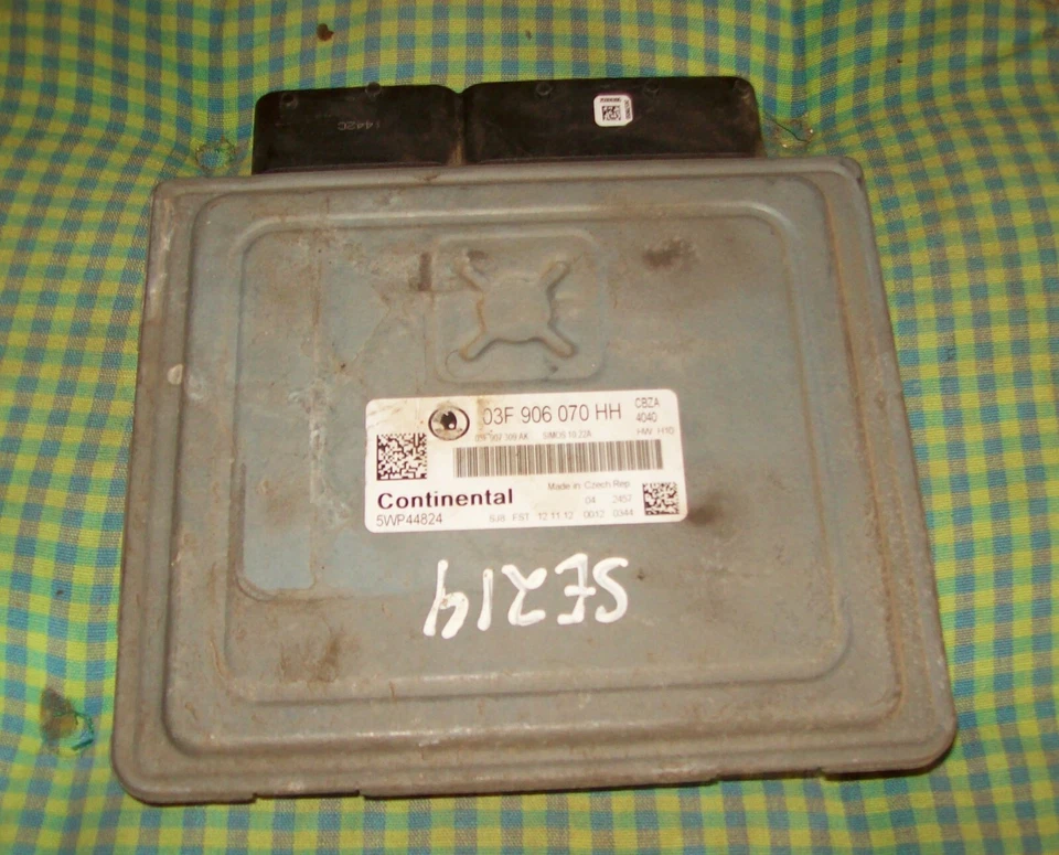 Centralina motore Skoda Fabia II 1.2 TSI CBZA 03F906070HH 5WP44824 12.11.12 - Immagine 1 di 1