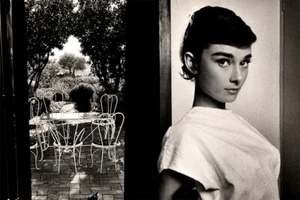 Audrey Hepburn New Sepia Street Shot Wall Art Home Decor - POSTER 20x30 - Picture 1 of 4