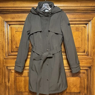 Gabardina DKNY para mujer S resistente al agua verde oliva con cinturón capucha extraíble nueva con etiquetas Foto 1 de 4