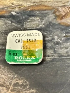 Tornillo genuino vintage Rolex Submariner 1530 para puente de barril parte 7853 - Imagen 1 de 3