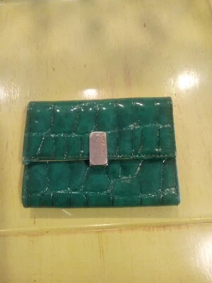 Cartera organizadora de tarjetas triple de charol verde Liz Claiborne para mujer Foto 1 de 4