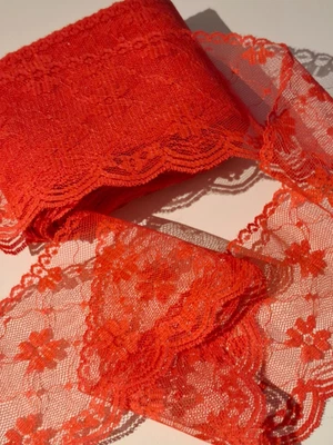 Vintage ca. 10,3 Meter rote Dessous-Spitze,  7 cm breit, Bogenkante,Blütenmuster - Bild 1 von 4