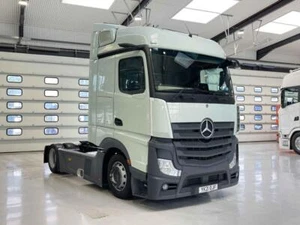 Mercedes-Benz Actros 4x2 lowride,1845 streamspace,digi dash,mirror cams - Picture 1 of 22