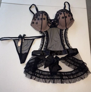 Victorias Secret Y2K Sexy Maid Lingerie 2 Piece Set Size 34B Size M Thong NWT - Picture 1 of 24