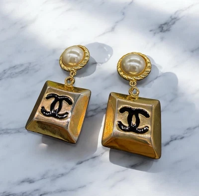 Pendientes CHANEL Perla Marca Coco Gota Tono Dorado Auténticos De Colección - Imagen 1 de 4