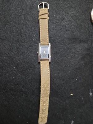 Reloj de pulsera Louis Vuitton vintage para mujer con correa de cuero Foto 1 de 4