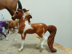 Breyer Stablemate   Horse Glow In Dark Pinto Collection Sale - Picture 1 of 2