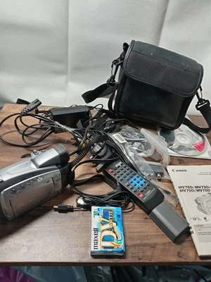 Canon MV730i PAL Handheld MiniDV Camera 20x Optical Zoom with Accessories & Case - Image 1 of 4