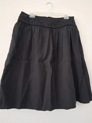 Falda Mujer Negra Completamente Forrada Talla 14 Cintura Cuentas La Marca Llama la Atención  Foto 1 de 3