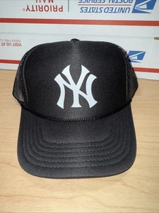 NEW YORK YANKEES BLACK CAP HAT 5 PANEL HIGH CROWN TRUCKER SNAPBACK VINTAGE - Picture 1 of 3