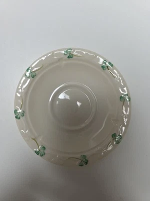 Trébol Belleek irlandés luz cúpula de San Patricio, hecho a mano Irlanda, fina China Foto 1 de 3