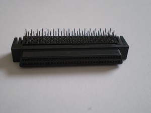 AMP 3-174682-7 DSub SCSI Buchse vergoldet 68 pin 90° Typ 050 B-T-B 68P W/KINK