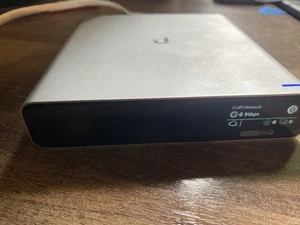 Contrôleur hybride Ubiquiti UCK-G2-PLUS UniFi Cloud Key Gen2 avec disque dur 1 To - Photo 1/3