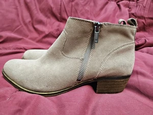 Lucky Brand Betwixt Herbst Winter Stiefelette hellbraun/beige Wildleder Damengröße 8 Reißverschluss - Bild 1 von 8