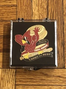 2005 Busch Stadium Final Series St. Louis Cardinals Pin Button VS. Reds - Picture 1 of 7