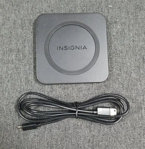 Insignia Station de Charge Sans Fil Universelle Qi 10W avec Câble USB 4 pieds - Photo 1 sur 2
