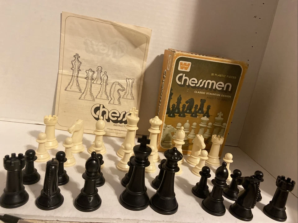 32 piezas de plástico Whitman Chessmen 1974 de colección Diseño clásico Staunton #4690 Foto 1 de 1