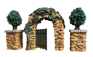 Departamento 56 postes de esquina de piedra con acebo y arco de piedra pueblo de Navidad - Imagen 1 de 4