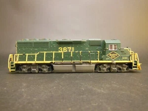 HO SCALE READING 3671 GP40-2 CUSTOM DECORATED/DETAILED LOCOMOTIVE POWERED DC - Picture 1 of 7
