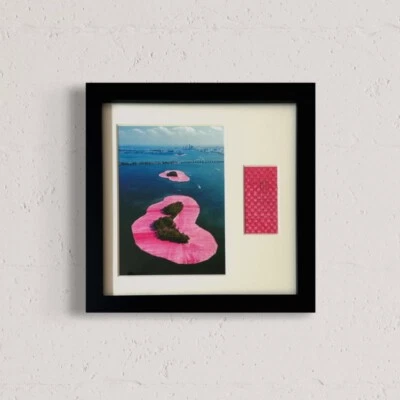 Christo - „The Surrounded Islands“ Offsetdruck mit original Stofffetzen - Bild 1 von 4