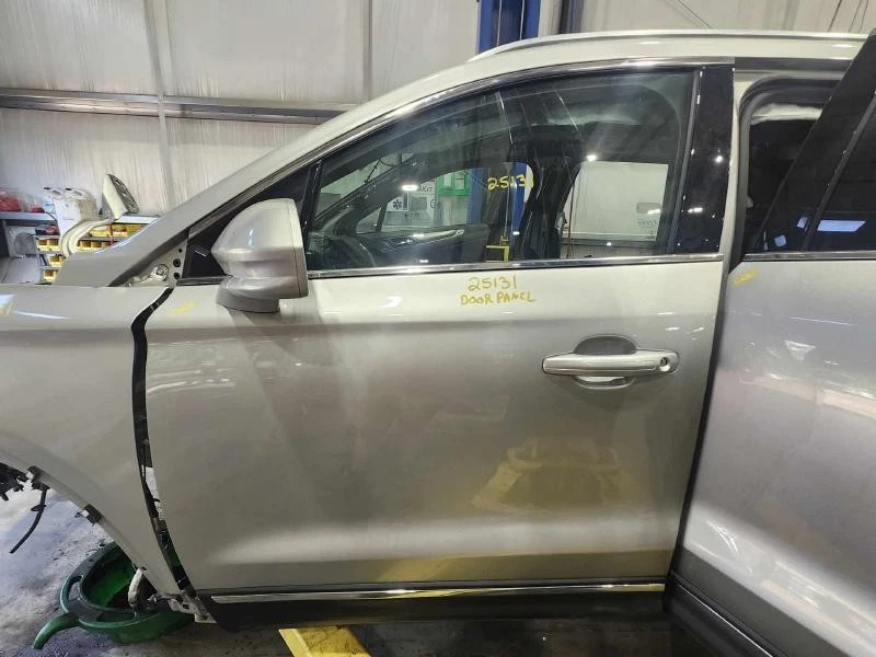 Conjunto de puerta delantera izquierda Lincoln MKC 15-19 lado del conductor plateado UX OEM Foto 1 de 1