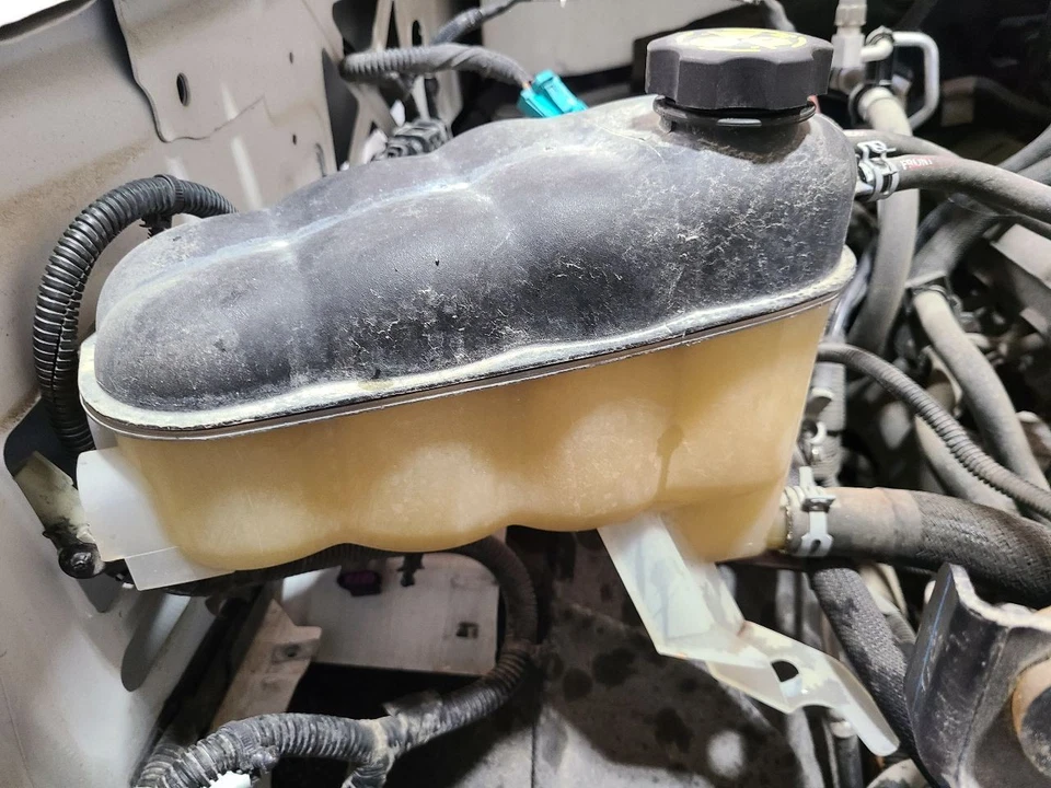 2015-2020 CADILLAC ESCALADE Coolant Reservoir 84368362 15-20       - Image 1 of 4