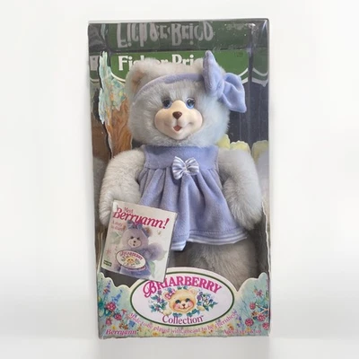 Berryman Bear Briarberry 签名系列 全新带盒 紫色连衣裙 Fisher Price 1998 — 第 1/4 张图片