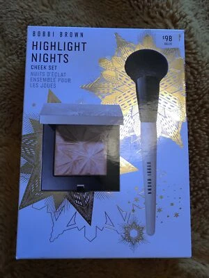 Juego de mejillas Bobbi Brown Highlight Nights: polvo iluminador hora dorada y cepillo Foto 1 de 2