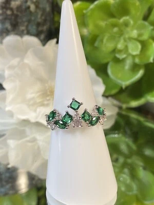 Bomb Party Ring 💍 Size 7 RBP5926 “Well Hello Gorgeous”💚💍🤍💚 - Image 1 of 4