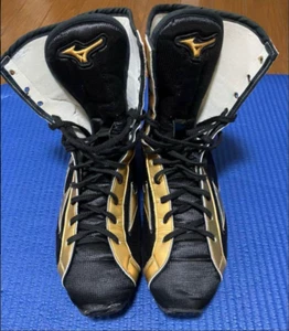 MIZUNO Boxing Shoes US9 Black Gold Line Enamel Used From Japan - Picture 1 of 6